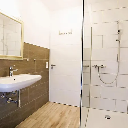 Villa Auszeit Am Plauer See Fuer 20 Gaeste, Sauna, Pool * Lenz