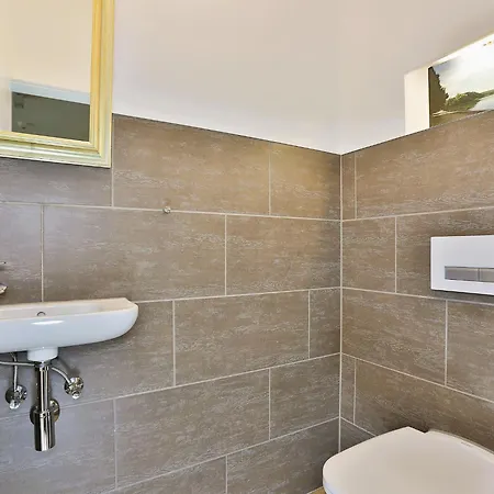 Villa Auszeit Am Plauer See Fuer 20 Gaeste, Sauna, Pool Lenz